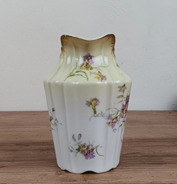 Ancien pichet ou crémier en porcelaine n°10442 *