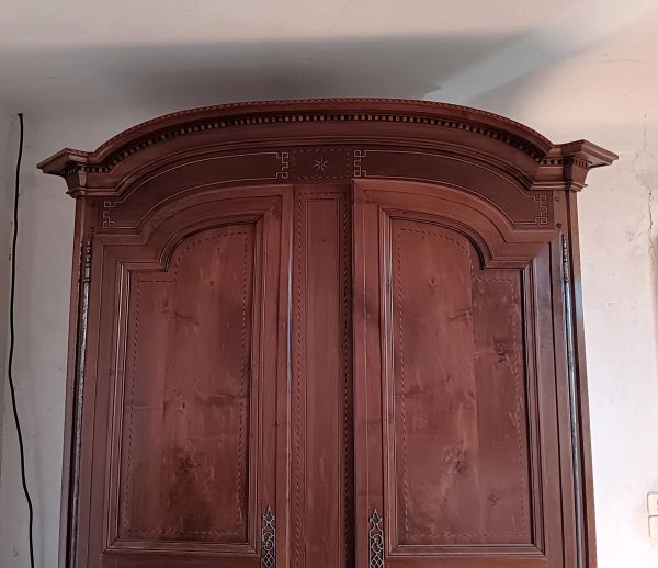 Ancienne armoire Louis XV en noyer avec incrustations n°10498