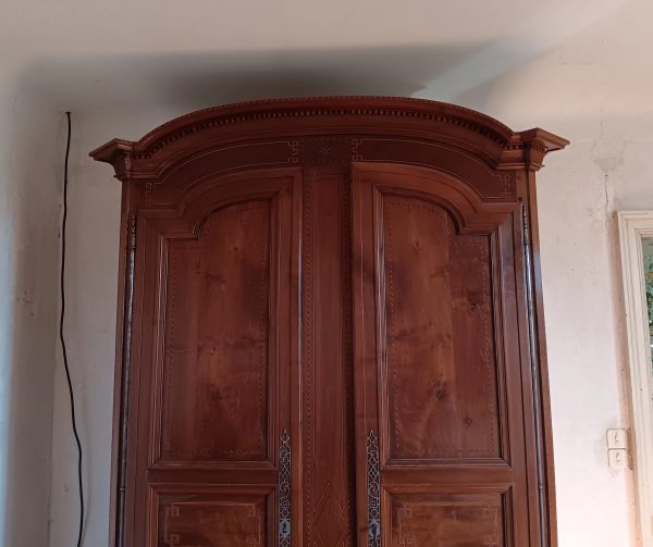 Ancienne armoire Louis XV en noyer avec incrustations n°10498