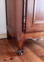 Ancienne armoire Louis XV en noyer avec incrustations n°10498