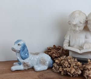 Statue en porcelaine vintage / Chien / n°10504