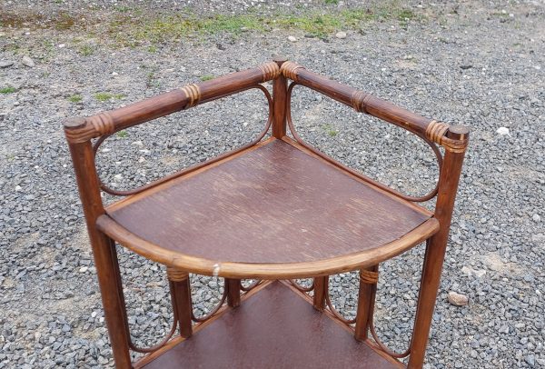 Etagère d'angle vintage en rotin n°10574