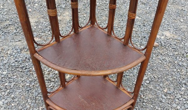 Etagère d'angle vintage en rotin n°10574