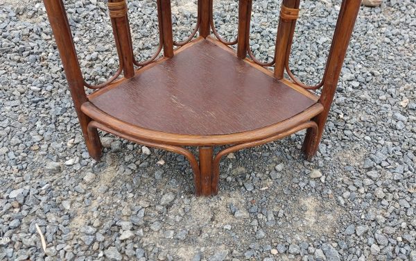 Etagère d'angle vintage en rotin n°10574