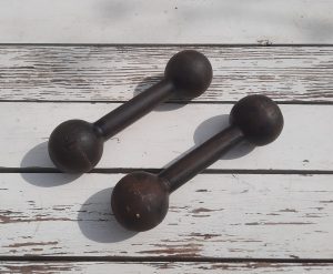 Ancienne paire d'haltères en fonte n°10797