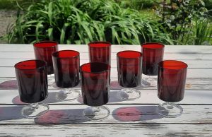 Lot de 8 verres rouges vintages / Suède / n°10808