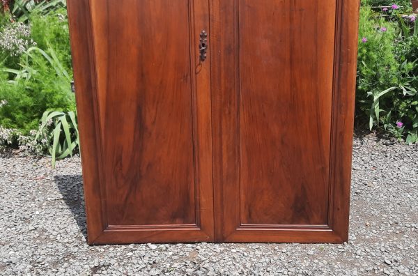 Ancienne paire de portes d'armoire en noyer n°10888