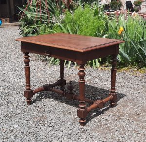 Ancienne table a écrire en noyer / Bureau / n°10990