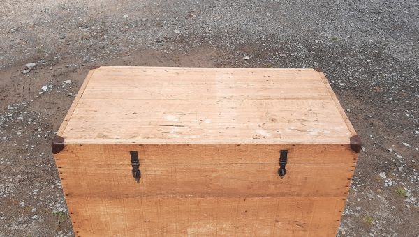 Ancienne grande caisse en bois exotique n°11025