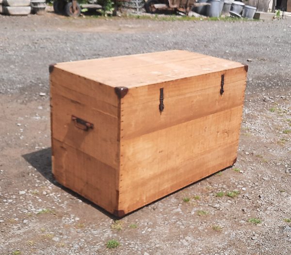 Ancienne grande caisse en bois exotique n°11025