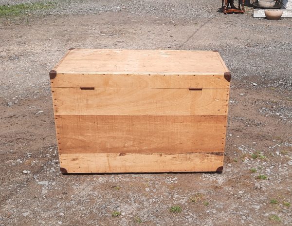 Ancienne grande caisse en bois exotique n°11025