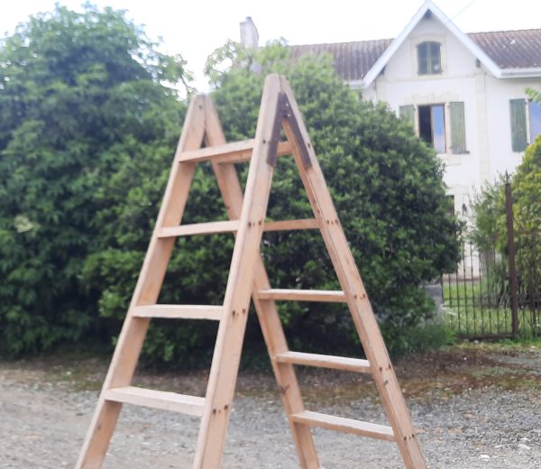 Ancienne échelle de peintre en bois n°11031