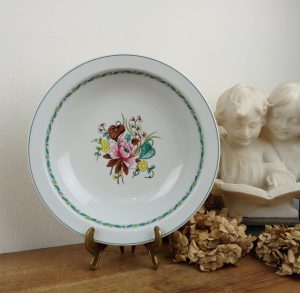 Plat a sauce en porcelaine / Berry / Ispahan / n°10866