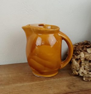 Pichet vintage en barbotine n°10855