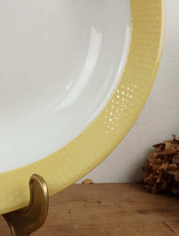 Plat vintage en faïence / jaune et blanc / n°10872