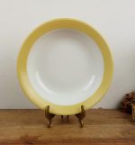 Plat vintage en faïence / jaune et blanc / n°10872