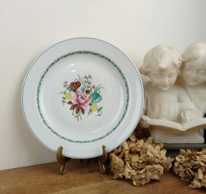 Plat rond en porcelaine / Berry / Ispahan / n°10864
