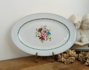 Grand plat ovale en porcelaine / Berry / Ispahan / n°10863