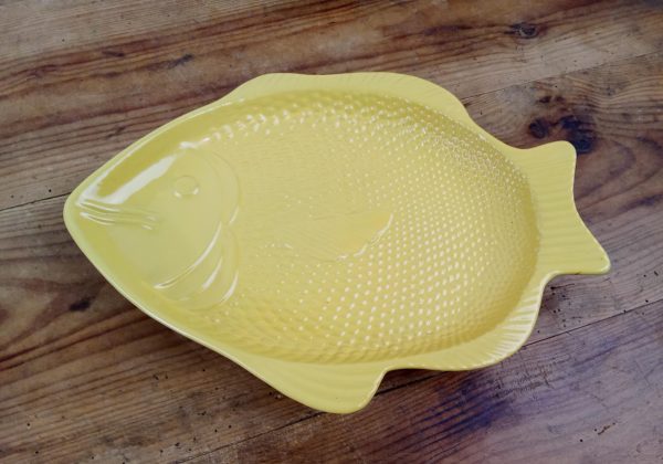 Plat vintage jaune / Poisson / n°10856