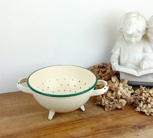Passoire vintage en tôle émaillée n°14083