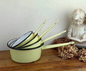 Série de 4 casseroles vintages en tôle émaillée n°14080