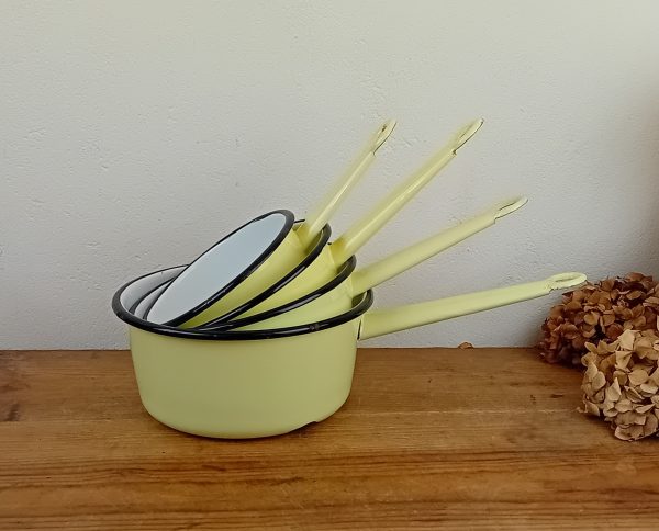 Série de 4 casseroles vintages en tôle émaillée n°14080