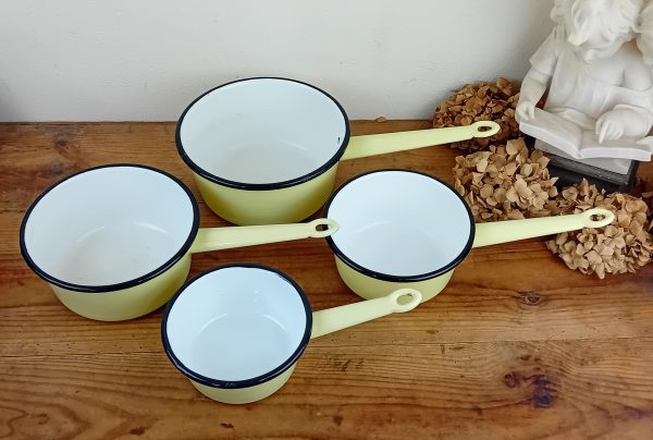 Série de 4 casseroles vintages en tôle émaillée n°14080