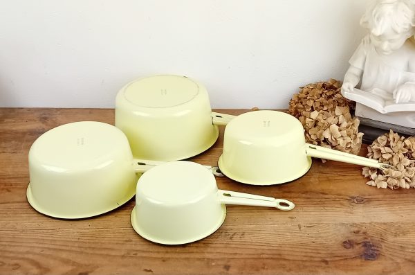 Série de 4 casseroles vintages en tôle émaillée n°14080