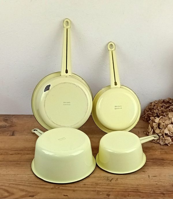 Série de 4 casseroles vintages en tôle émaillée n°14080