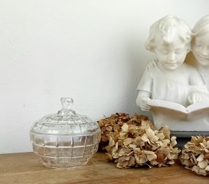Ancien sucrier en verre moulé pressé n°11111