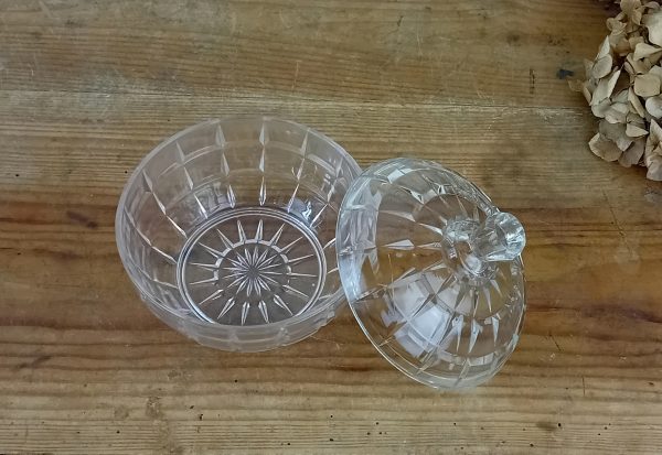 Ancien sucrier en verre moulé pressé n°11111