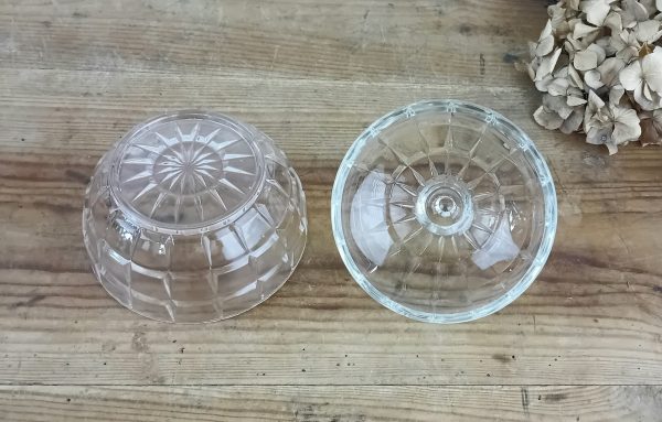 Ancien sucrier en verre moulé pressé n°11111