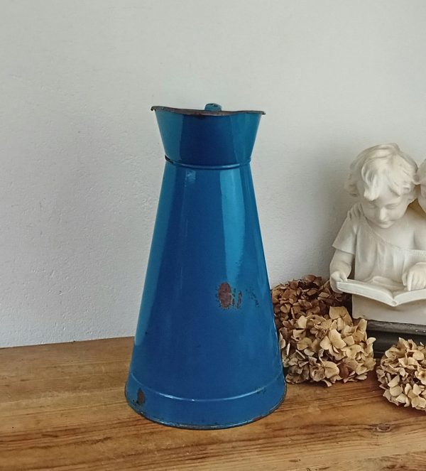Ancien grand broc en tôle émaillée n°11100