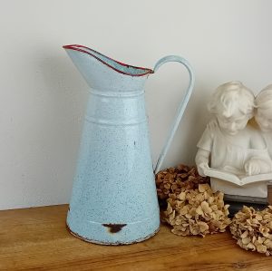 Ancien grand broc en tôle émaillée n°11101