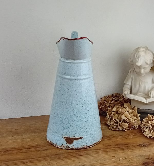 Ancien grand broc en tôle émaillée n°11101