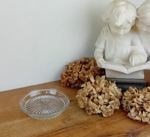 Ancien dessous de bouteille en verre moulé pressé n°11110