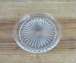 Ancien dessous de bouteille en verre moulé pressé n°11110