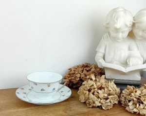 Tasse a petit déjeuner en porcelaine de Limoges n°11106 // Réservée //