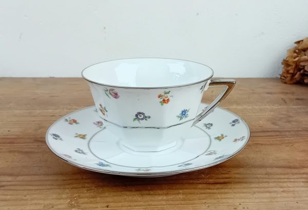 Tasse a petit déjeuner en porcelaine de Limoges n°11106 // Réservée //