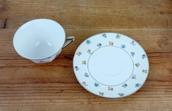 Tasse a petit déjeuner en porcelaine de Limoges n°11106 // Réservée //