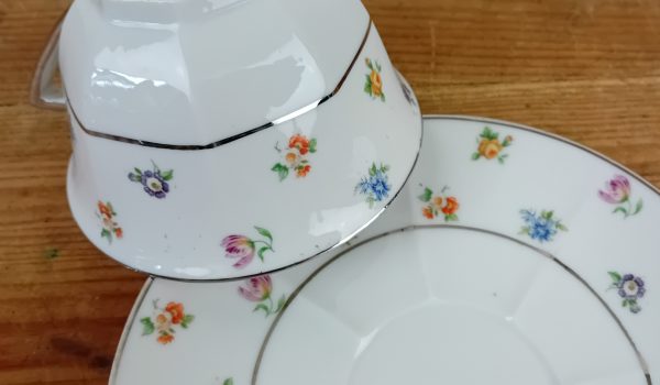 Tasse a petit déjeuner en porcelaine de Limoges n°11106 // Réservée //