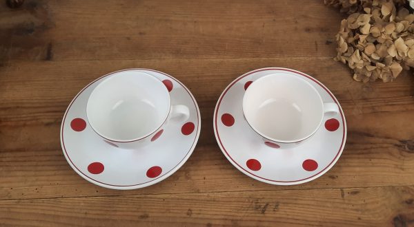 Paire de grandes tasses vintages en faïence n°11010