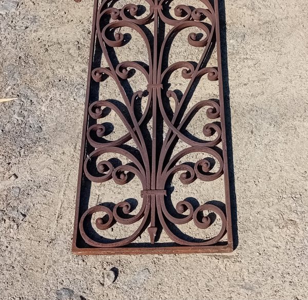 Paire d'anciennes grilles en fer forgé n°11152