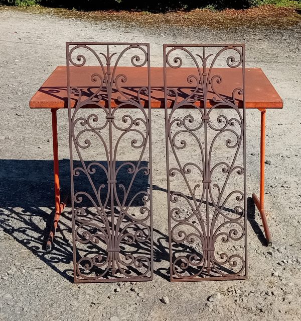 Paire d'anciennes grilles en fer forgé n°11152