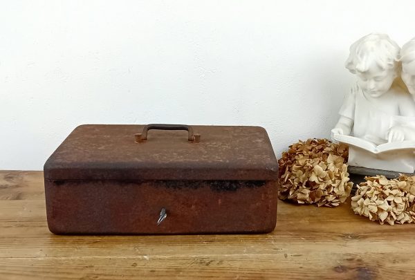 Ancien coffre " fort" en métal n°11444