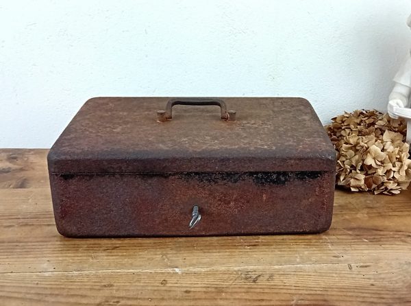 Ancien coffre " fort" en métal n°11444