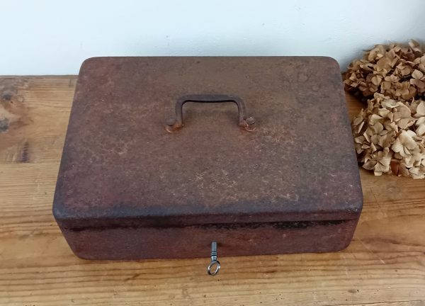 Ancien coffre " fort" en métal n°11444