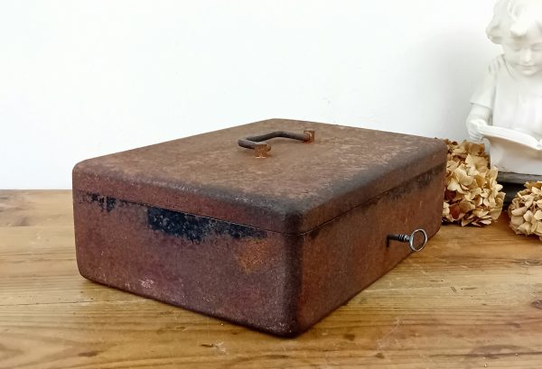 Ancien coffre " fort" en métal n°11444