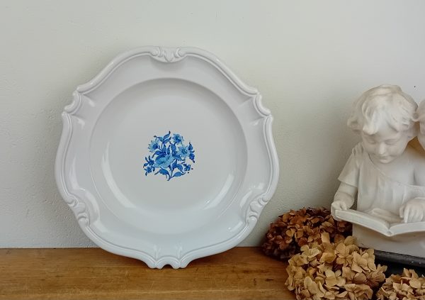 Grand plat en faïence de Moustiers n°11286