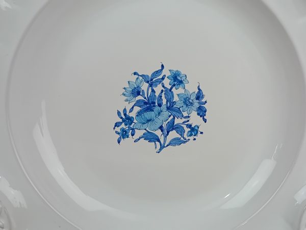 Grand plat en faïence de Moustiers n°11286